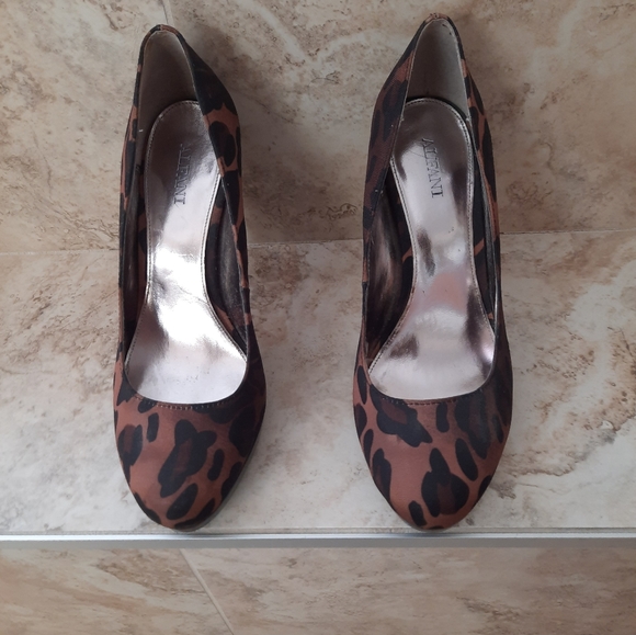 Alfani Brown Leopard Print size 6 heels - Picture 3 of 6